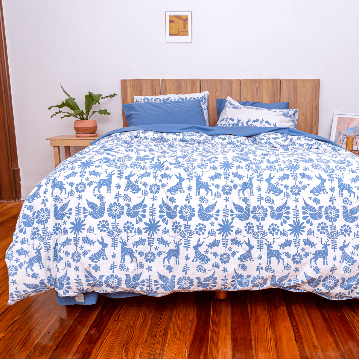 cama con juego completo de sabanas azul nuit y funda de duvet animalitos azul nuit 